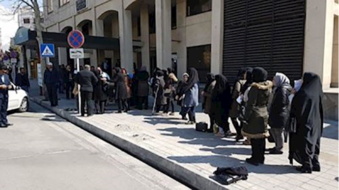“Saham-e Edalat” credit firm employees rallying in Tehran, Iran – March 5, 2019