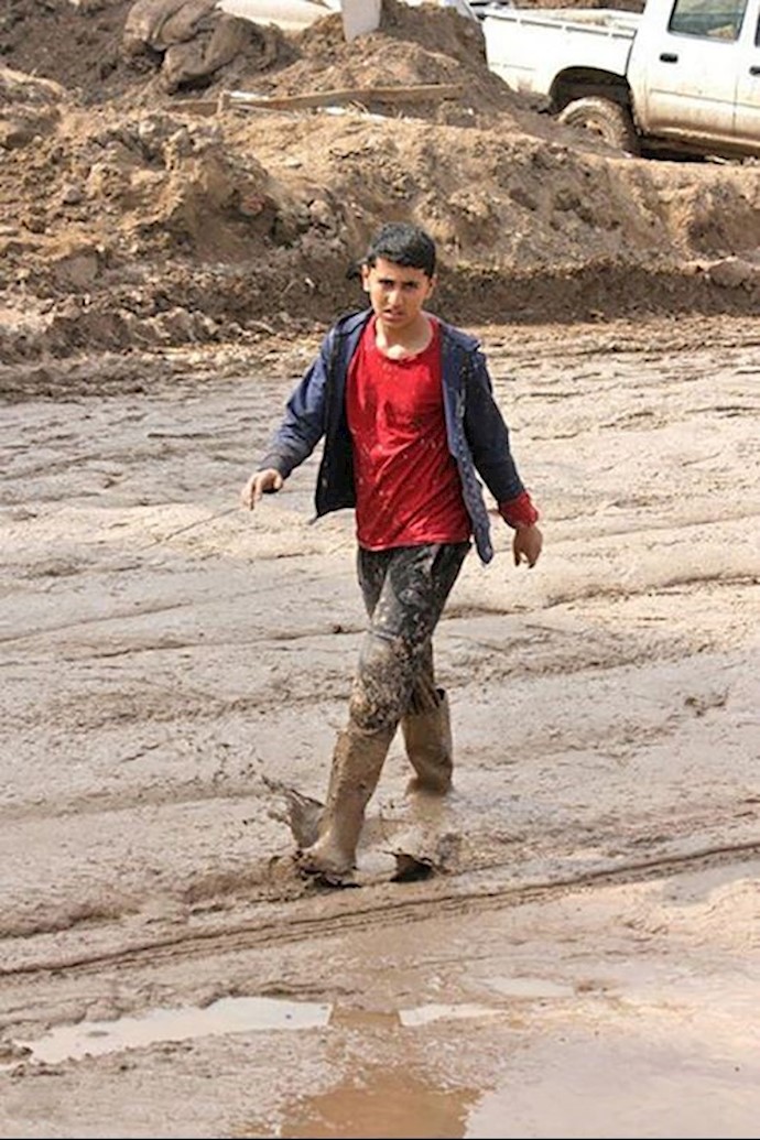 Picture of a boy in mud up to his knees in Pol Dokhtar (Lorestan Province - Western Iran) Picture of a boy in mud up to his knees in Pol Dokhtar (Lorestan Province - Western Iran)