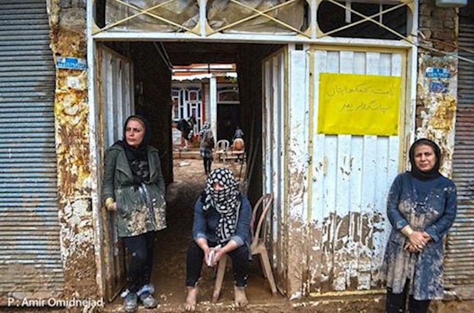 A family in Poledokhtar, Lorestan Province, western Iran. The sign reads, “Thank you for your help.” Locals have been supporting each other as there is no sign of government aid. A family in Poledokhtar, Lorestan Province, western Iran. The sign reads, “Thank you for your help.” Locals have been supporting each other as there is no sign of government aid.