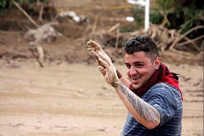 With no help from the government, the people of Pol Dokhtar have to help themselves (Lorestan Province - Western Iran) With no help from the government, the people of Pol Dokhtar have to help themselves (Lorestan Province - Western Iran)