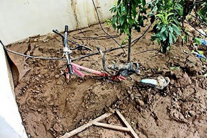 This is what is left of a house’s front yard: The bicycle is buried in the mud. (Pol Dokhtar - Lorestan Province - Western Iran) This is what is left of a house’s front yard: The bicycle is buried in the mud. (Pol Dokhtar - Lorestan Province - Western Iran)
