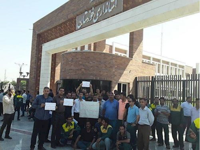 Municipality workers protesting in Kut Abdullah of Ahvaz, Khuzestan Province, southwest Iran Municipality workers protesting in Kut Abdullah of Ahvaz, Khuzestan Province, southwest Iran