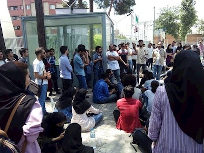 Science and Industry students stage a sit-in – Tehran, Iran Science and Industry students stage a sit-in – Tehran, Iran