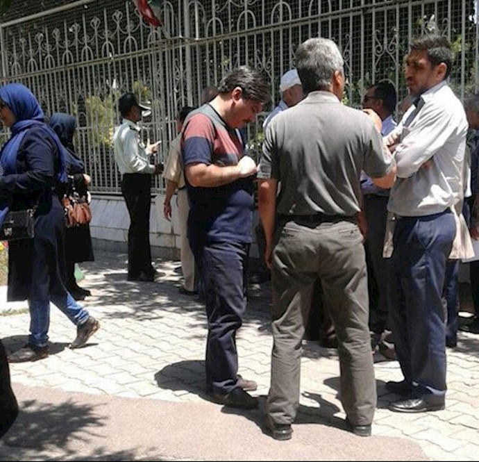 Plundered victims of the Caspian, Samen-ol-hojaj and Shandiz’s Gold financial institutes are  protesting  