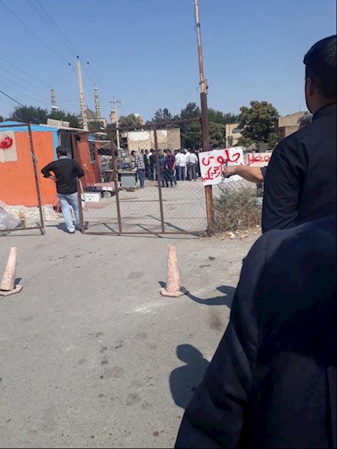 Locals protesting the confiscation of their lands by the regime’s municipality authorities – Urmia, northwest Iran – September 14, 2019 Locals protesting the confiscation of their lands by the regime’s municipality authorities – Urmia, northwest Iran – September 14, 2019