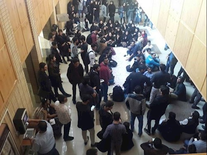 Students of Shiraz Industrial University hold demonstration against repression and corruption Students of Shiraz Industrial University hold demonstration against repression and corruption