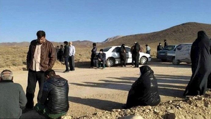 Protest by residents of Banan village, Zarand, Kerman province
