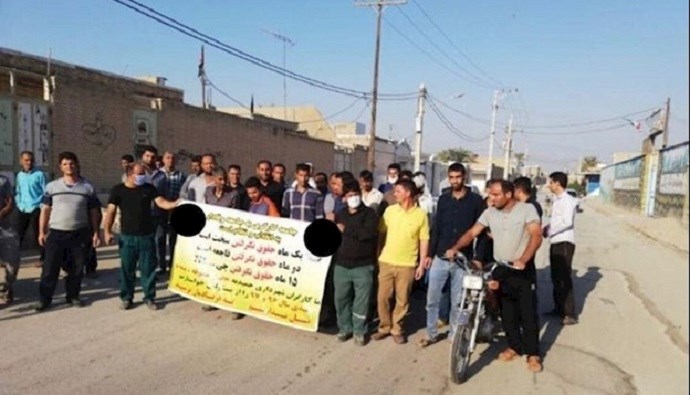 Expelled municipality workers in Ahvaz hold a protest rally—October 18, 2020