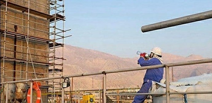 Workers of the Taghdis Porcelain Company demanded their delayed paychecks Workers of the Taghdis Porcelain Company demanded their delayed paychecks