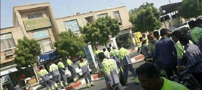 Protest by municipal workers in Bandar Lengeh