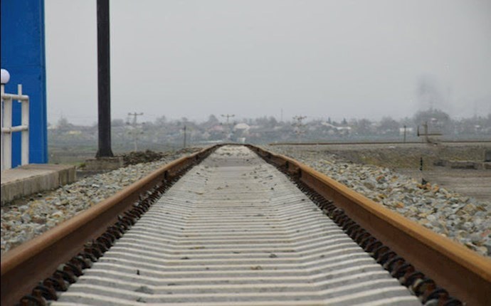 Workers of the Gostaresh Ahan Rah company are on strike [File Photo]