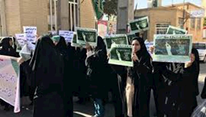 Protest rally by teachers in front of the Majlis