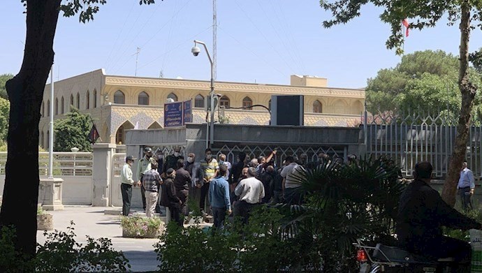 Farmers of the Dasht-E-Barkhar district near Isfahan, central Iran protesting outside the local provincial government building for their river water rights—September 1, 2020