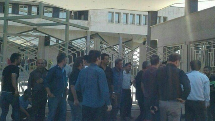 Workers of the Qazvin Counter Manufacturing Factory holding a protest gathering—September 14, 2020 Workers of the Qazvin Counter Manufacturing Factory holding a protest gathering—September 14, 2020