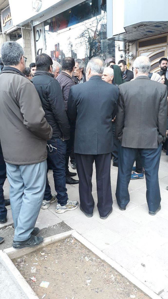  title="Protests by depositors of Caspian Credit institution, Kermanshah" width="95%" /